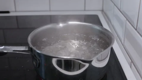 Slow motion shot of a pot with boiling water Видео 332684640
