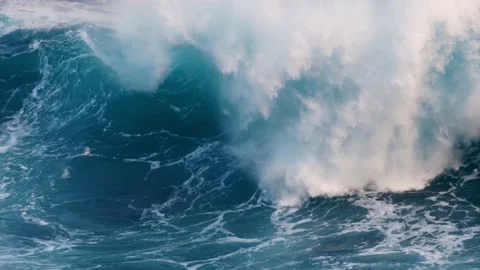 Slow motion shot of powerful wave crashing. Sea or ocean big stormy surf clear Stock-Footage 169694240