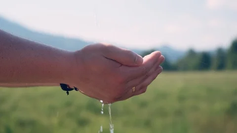 Slow motion shot: Pure spring water flows down male hands. Clean drinking water 스톡 동영상 121037841