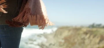 Slow Motion Shot of Scarf in the Wind 스톡 동영상 85821277