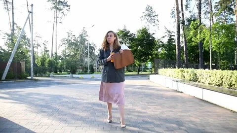 Slow motion shot of a young blonde business woman walking in the morning 库存影片 332609802