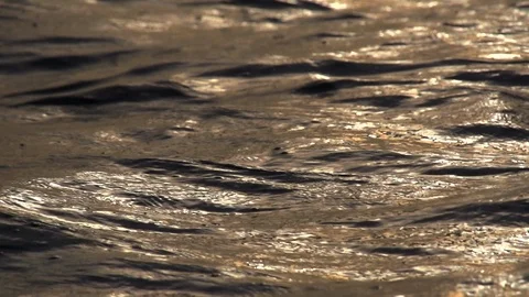 Slow motion shots of the sun's reflection in the surface on the water. Close up Video stock 105298453