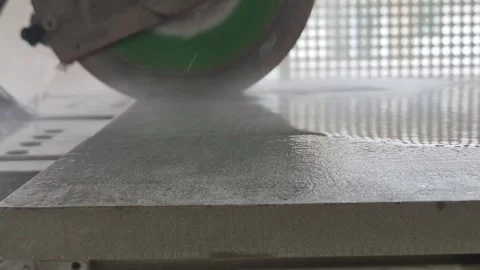 Slow Motion Side View of Wet Tile Saw Cutting 库存影片 336266915