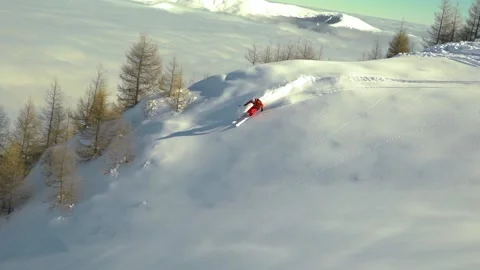 Slow motion skier carving through thick fresh powder snow. Skier on the mountain Stock-Footage 150585067