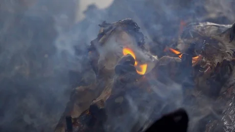 Slow motion smoke of fire burning garbage waste of plastic 库存影片 93891778