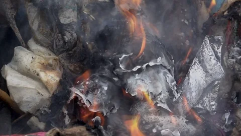 Slow motion smoke of fire burning garbage waste of plastic 库存影片 93892080