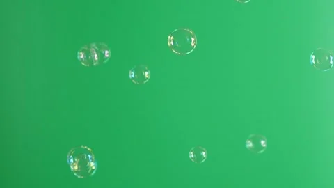 Slow motion of soap air bubbles texture on chroma key green screen background Vídeo Stock 251282052