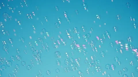 Slow motion soap bubbles floating against clear blue sky background with co.. Vídeo Stock 337279000