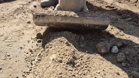 Slow motion of soil compaction with handheld power rammer 库存影片 335999724