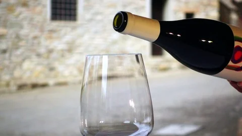 Slow motion of sommelier pours red wine in a glass Stock-Footage 80916608