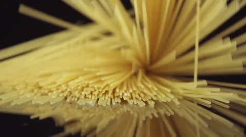 SLOW MOTION: A spaghetti fall on a black table - side view Vídeos de archivo 64416876