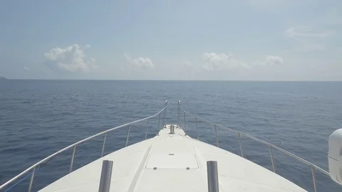 Slow motion speedboat trip over indian ocean 動画素材 90654737
