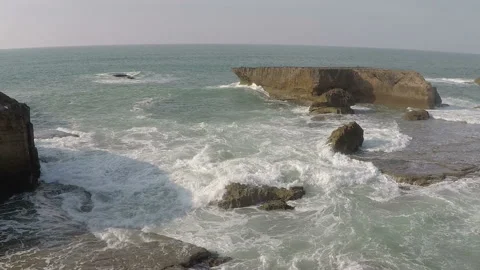 Slow motion of splashes from atlantic ocean big waves over cliffs 스톡 동영상 89661727