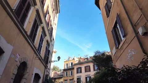Slow Motion Stabilized POV Walk Through Trastevere Narrow Streets, Rome. Vídeo Stock 328846245