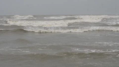 Slow motion striking of sea waves to sea shore Video stock 191393485