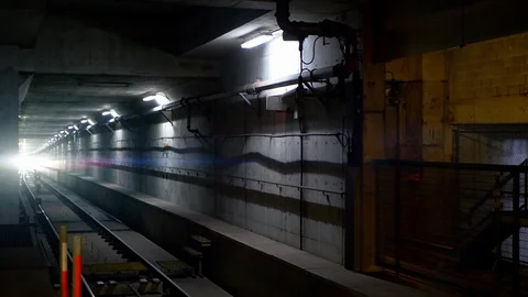Slow Motion Subway Train in Tunnel Railway Light Lens Flare Rail Travel Vidéo 86039152
