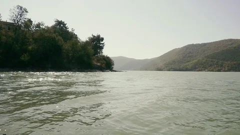 Slow motion sun glare on the water surface Stock-Footage 81174789