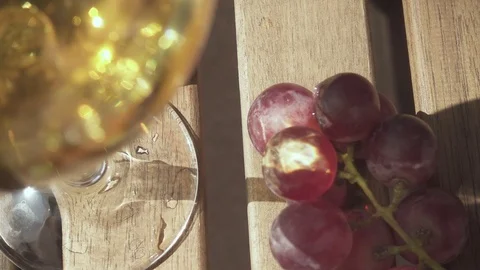 Slow motion sunbeam on a bunch of grapes on a table Video stock 89030610