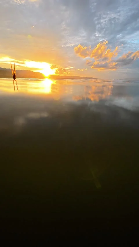 Slow motion of sunset on the lake, reflection in the water Video stock 299718144
