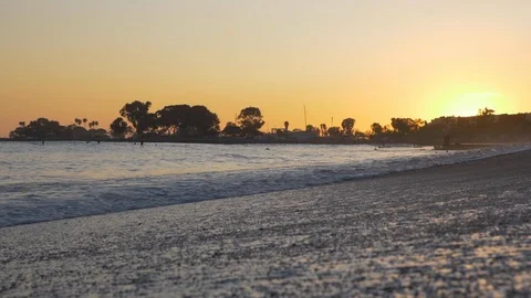 Slow Motion Sunset over Ocean Waves on Beach Stockbeeldmateriaal 116688779