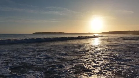 Slow Motion Sunset Over Ocean Waves Near Coastline in 4K Vidéo 332944344