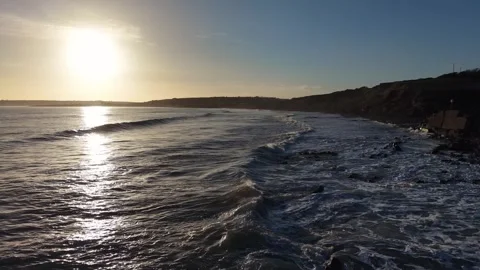 Slow Motion Sunset Over Ocean Waves Near Coastline in 4K 库存影片 332944656