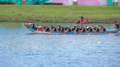 Slow motion of Taipei paddler preparing to dip paddle on still lake Stock Footage 309502645