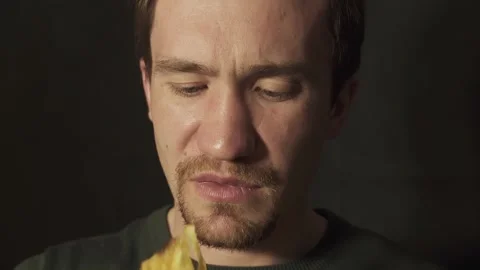 Slow motion. take a lot of chips and eat them all at once. on a black background Stock-Footage 130523955