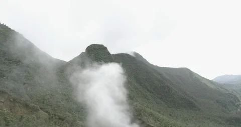Slow motion tilt down from rising vapor to Boiling Lake in Dominica Vídeos de archivo 99519053