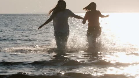 SLOW MOTION TIME WARP, SUN FLARE, CLOSE UP: Fit training partners run in Stock Footage 167301357
