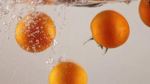 Slow motion Tomatoes  with water splash and white background. Stock-Footage 106049057
