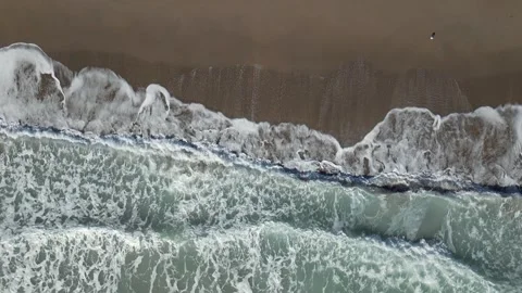 Slow Motion Top-Down Aerial View of Foamy Ocean Waves on Dark Sand Video stock 327762067