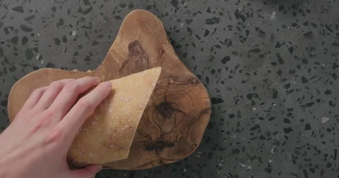 Slow motion top view of man hands slicing ciabatta bread on concrete countertop 스톡 동영상 131392030