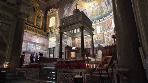 Slow Motion Tracking Shot Of Altar In Santa Maria In Trastevere Video stock 328843398