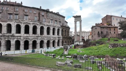 Slow Motion Tracking Shot Of Ancient Theater Of Marcellus Ruins In Rome 库存影片 328841733