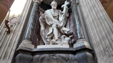 Slow Motion Tracking Shot Of Baroque Apostle Statue Saint Philip Vidéo 330122170