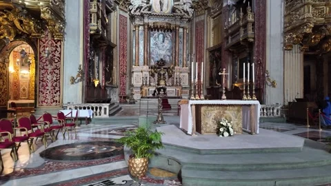 Slow Motion Tracking Shot Of Baroque High Altar And Rubens Triptych 動画素材 330122586