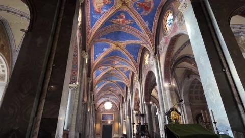 Slow Motion Tracking Shot Of Gothic Nave And Blue Ceiling In Rome Church Stock-Footage 329712914