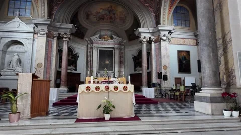 Slow Motion Tracking Shot Of High Altar In Sant'Anastasia Rome Vídeo Stock 330123682
