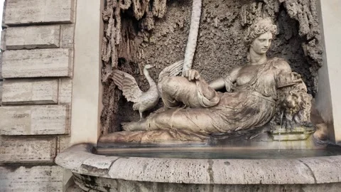 Slow Motion Tracking Shot Of Roman Goddess Juno Statue Porta Pia 動画素材 330122718
