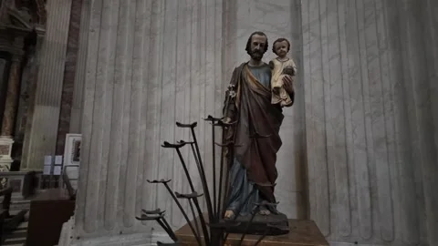 Slow Motion Tracking Shot Of Saint Joseph Holding Child Jesus Statue Vídeos de archivo 330123055