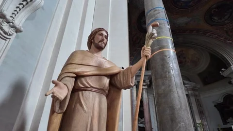 Slow Motion Tracking Shot Of Saint Joseph Wooden Statue With Warm Light 스톡 동영상 330123670