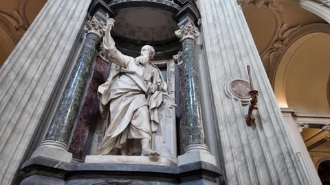 Slow Motion Tracking Shot Of St Thomas Apostle Statue In Lateran Basilica Video stock 330122187