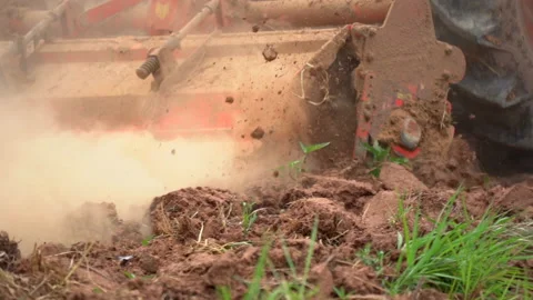 Slow motion tractor plowing in field of farmland of agriculture Vídeos de archivo 140397541