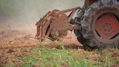 Slow motion tractor plowing soil in farm agriculture, preparation for seeding pl Vídeo Stock 145544646