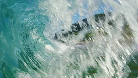 Slow motion of Turquoise waves in ocean Breaking wave with sun light Abstract Vídeos de archivo 336585778