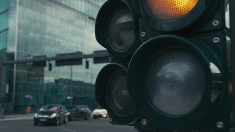 Slow Motion A typical traffic light at the Crossroads in the center of the Video stock 106819631