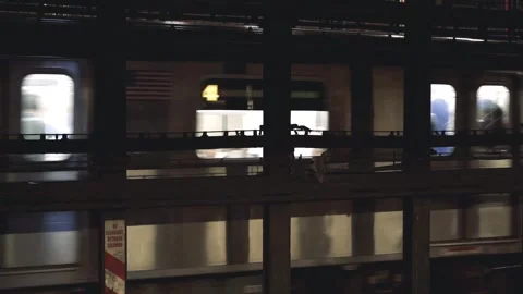 Slow Motion uptown 4 train departs Union Square Station Manhattan NYC 4K Vídeos de archivo 255754492