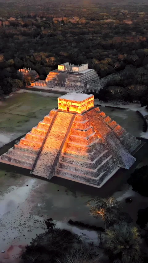 Slow motion vertical aerial view: Stormy skies over Kukulcán Pyramid Stock Footage 306524543