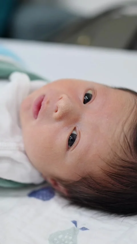 Slow-motion vertical video of an 8-day-old Taiwanese baby Stock Footage 273759055